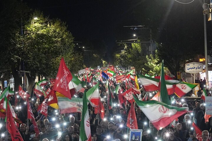 ۲۱۹ شب اتحاد، همدلی و عشق به وطن مردم انقلابی ارومیه در خیابان ۲۱۹ شب اتحاد، همدلی و عشق به وطن مردم انقلابی ارومیه در خیابان