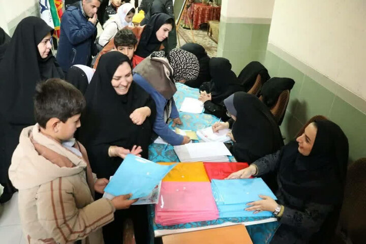 وضعیت ثبت‌نام در مدارس قم؛از گلایه والدین تا محدودیت‌های آموزش و پرورش