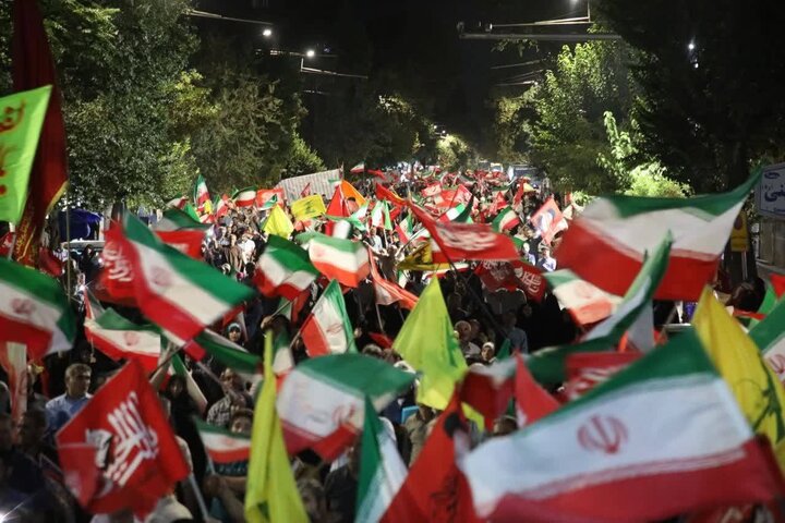 اجتماع شبانه مردم ارومیه در حمایت از نیروهای مسلح در موج ۱۸۹ اجتماع شبانه مردم ارومیه در حمایت از نیروهای مسلح در موج ۱۸۹