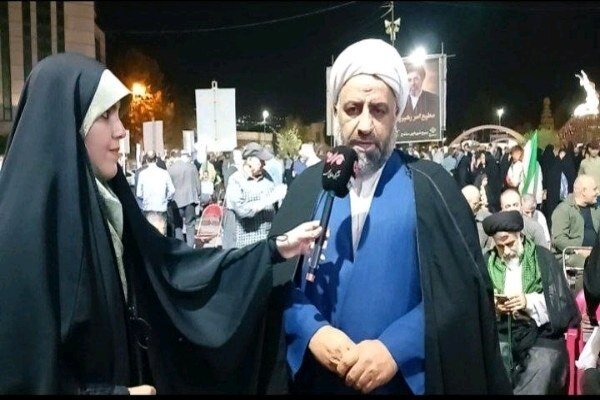 رئیس عقیدتی سیاسی تیپ ۱۲۸ ارتش کردستان: مردم میدان را خالی نکردند رئیس عقیدتی سیاسی تیپ ۱۲۸ ارتش کردستان: مردم میدان را خالی نکردند