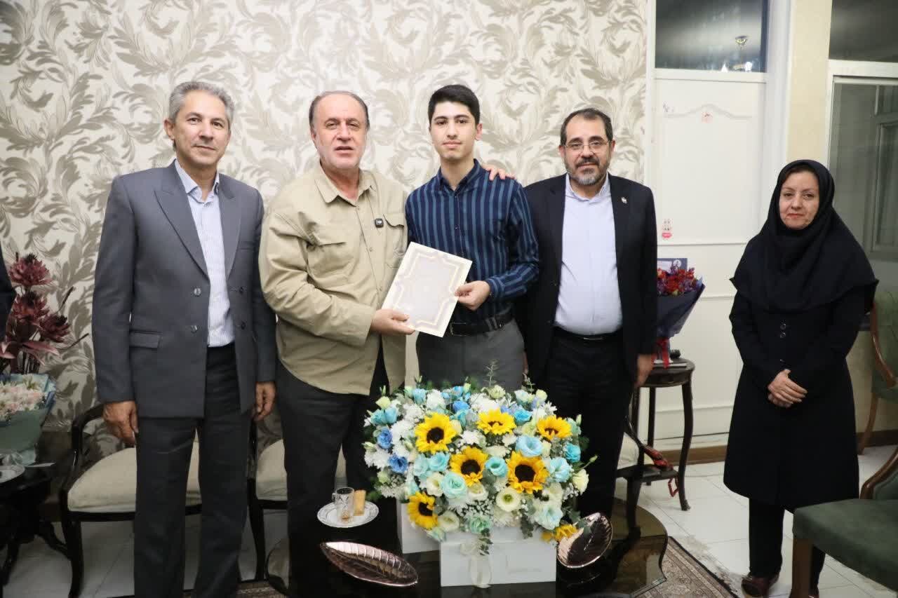نایبرئیس مجلس از رتبههای برتر کنکور سراسری در همدان تجلیل کرد